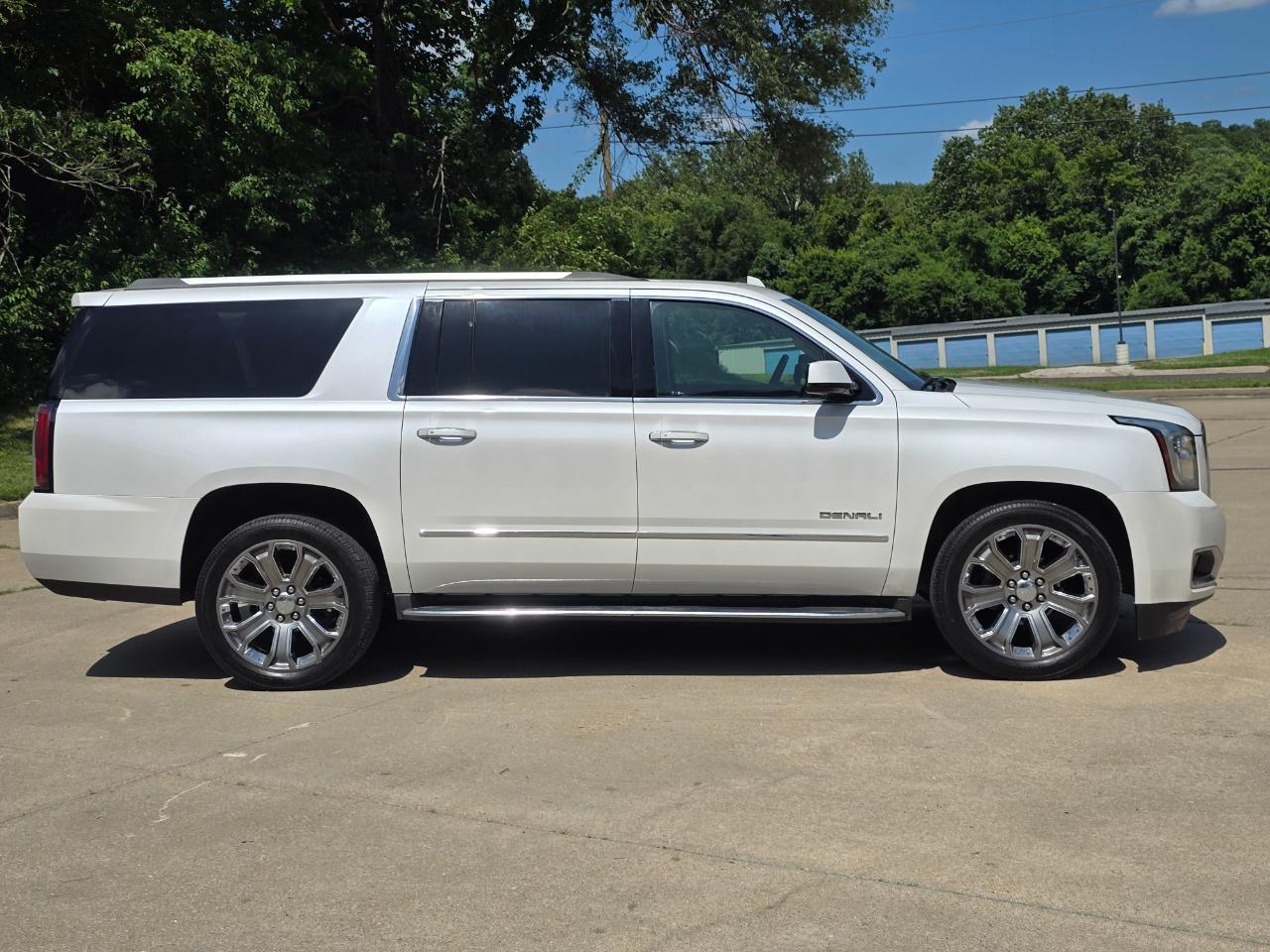 GMC Yukon XL Denali 4WD 2016