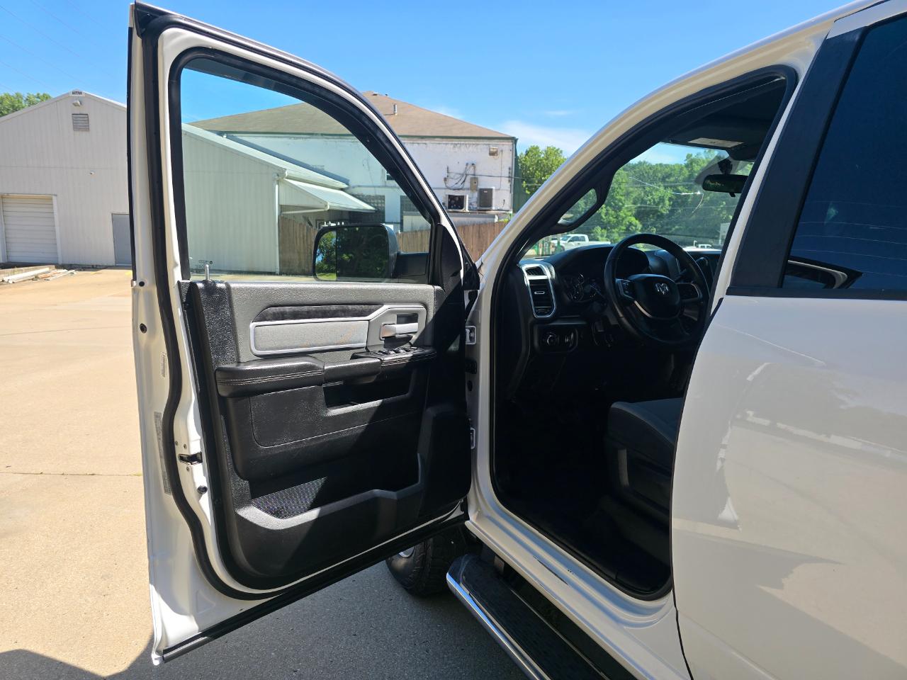 RAM 2500 Big Horn 4x4 Crew Cab 8' Box 2021