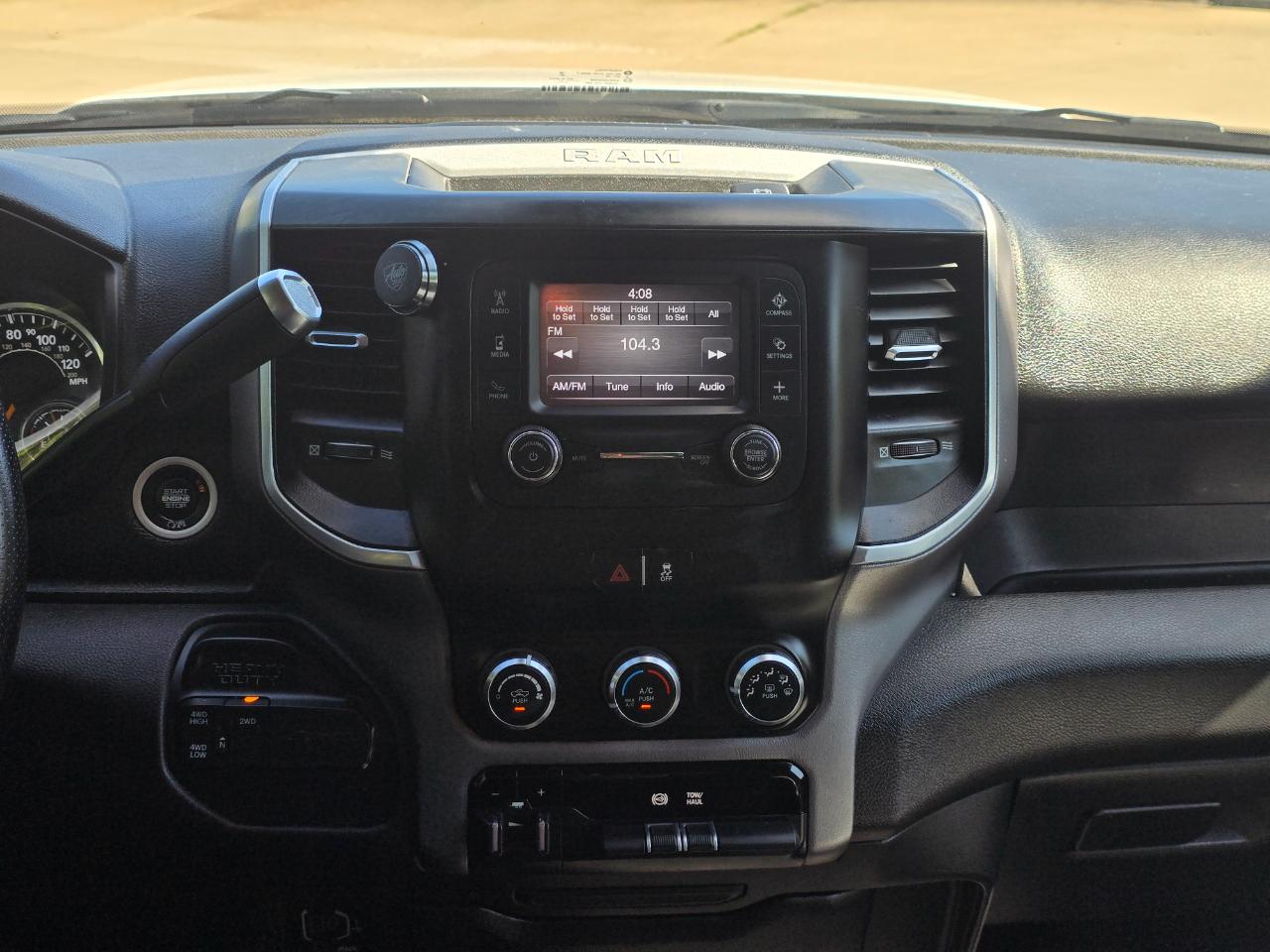 RAM 2500 Big Horn 4x4 Crew Cab 8' Box 2021