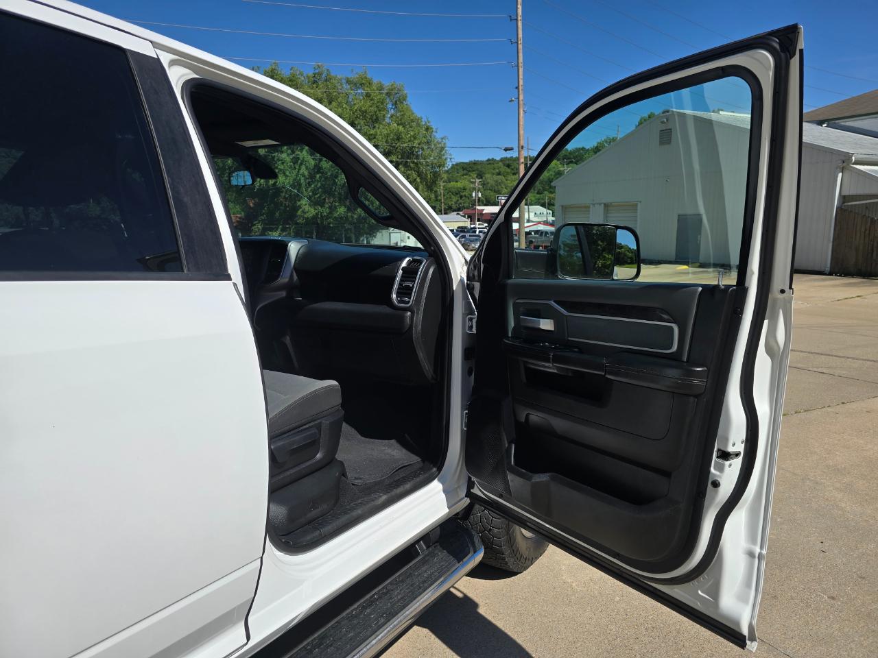 RAM 2500 Big Horn 4x4 Crew Cab 8' Box 2021