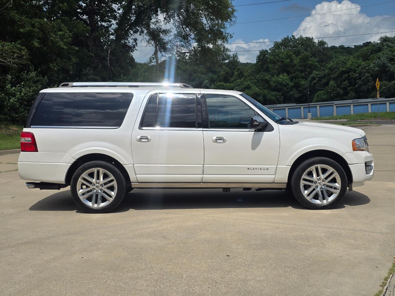 Ford Expedition EL Platinum 4WD 2017