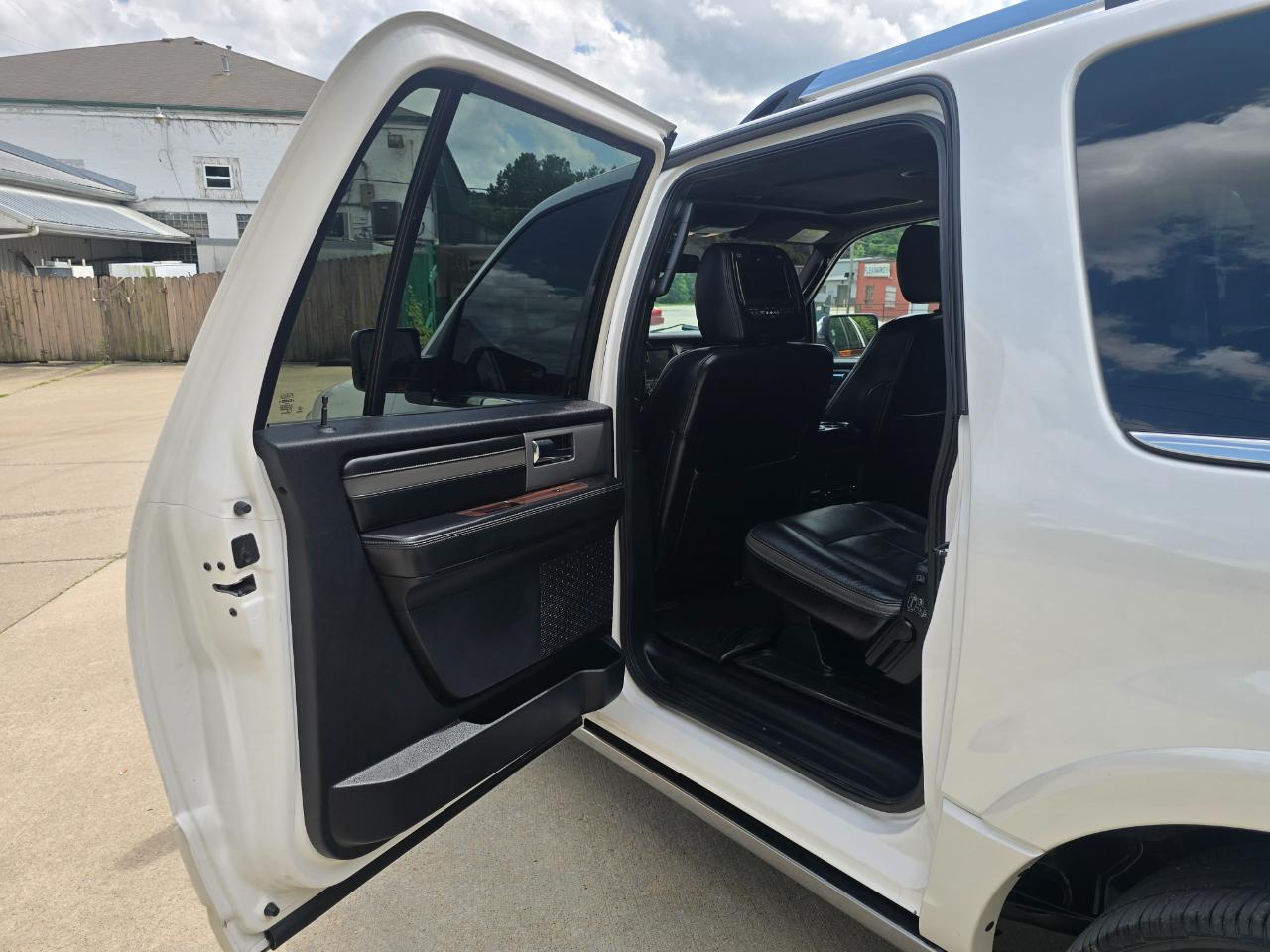 Ford Expedition EL Platinum 4WD 2017