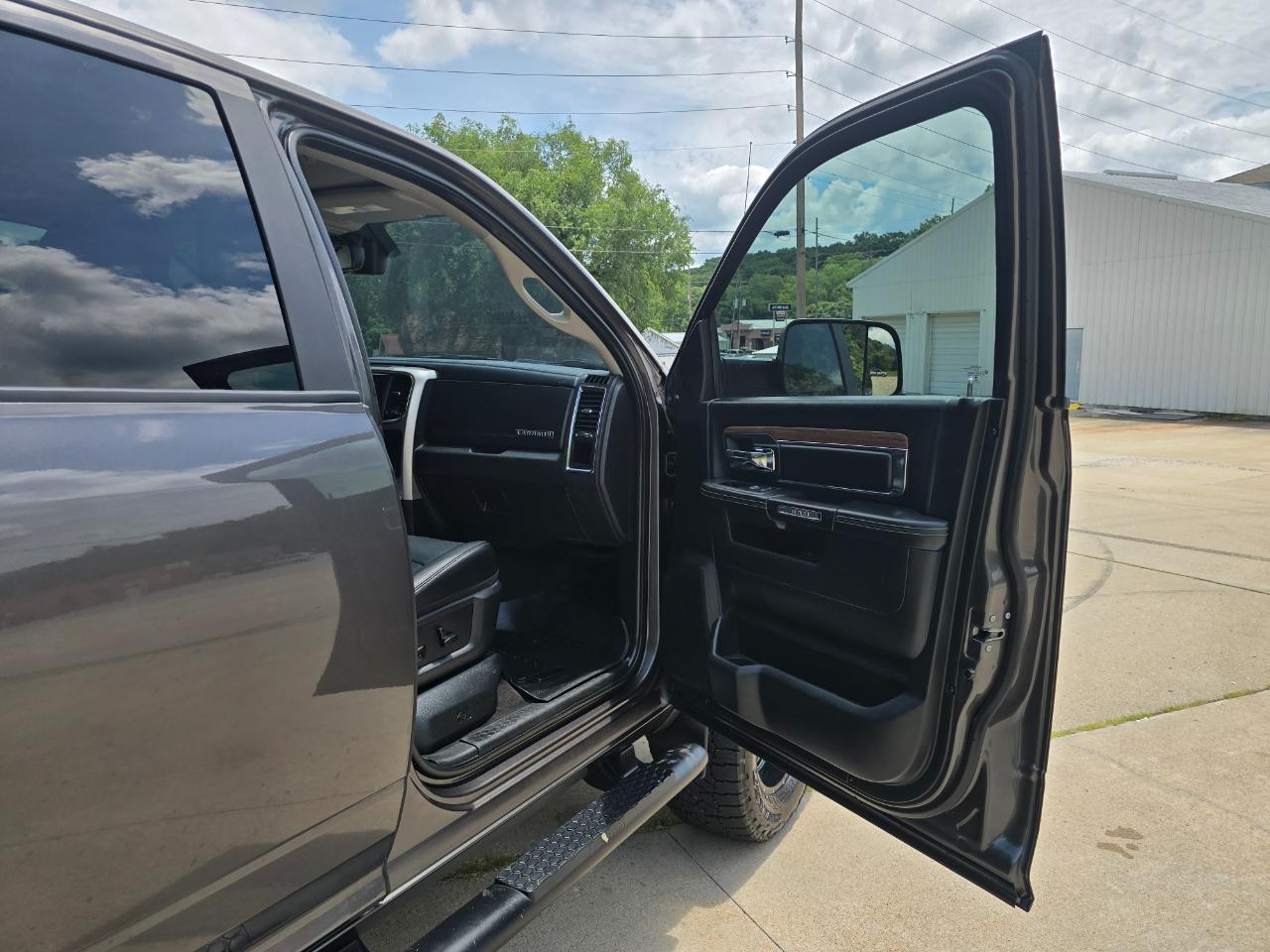 RAM 2500 Laramie Crew Cab SWB 4WD 2017