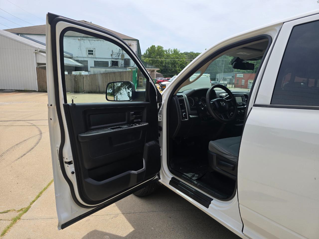 RAM 1500 Tradesman Crew Cab SWB 4WD 2014