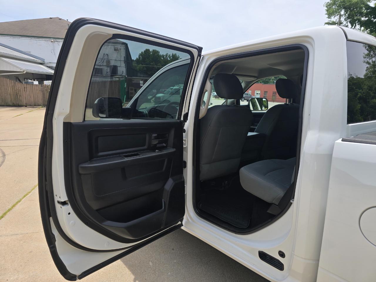RAM 1500 Tradesman Crew Cab SWB 4WD 2014