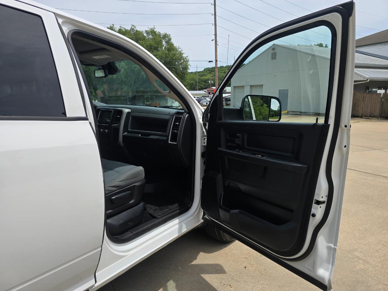 RAM 1500 Tradesman Crew Cab SWB 4WD 2014