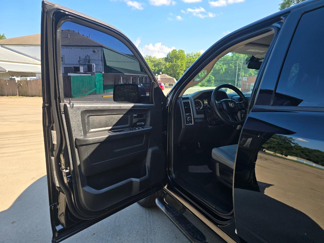RAM 1500 Tradesman Quad Cab 4WD 2014