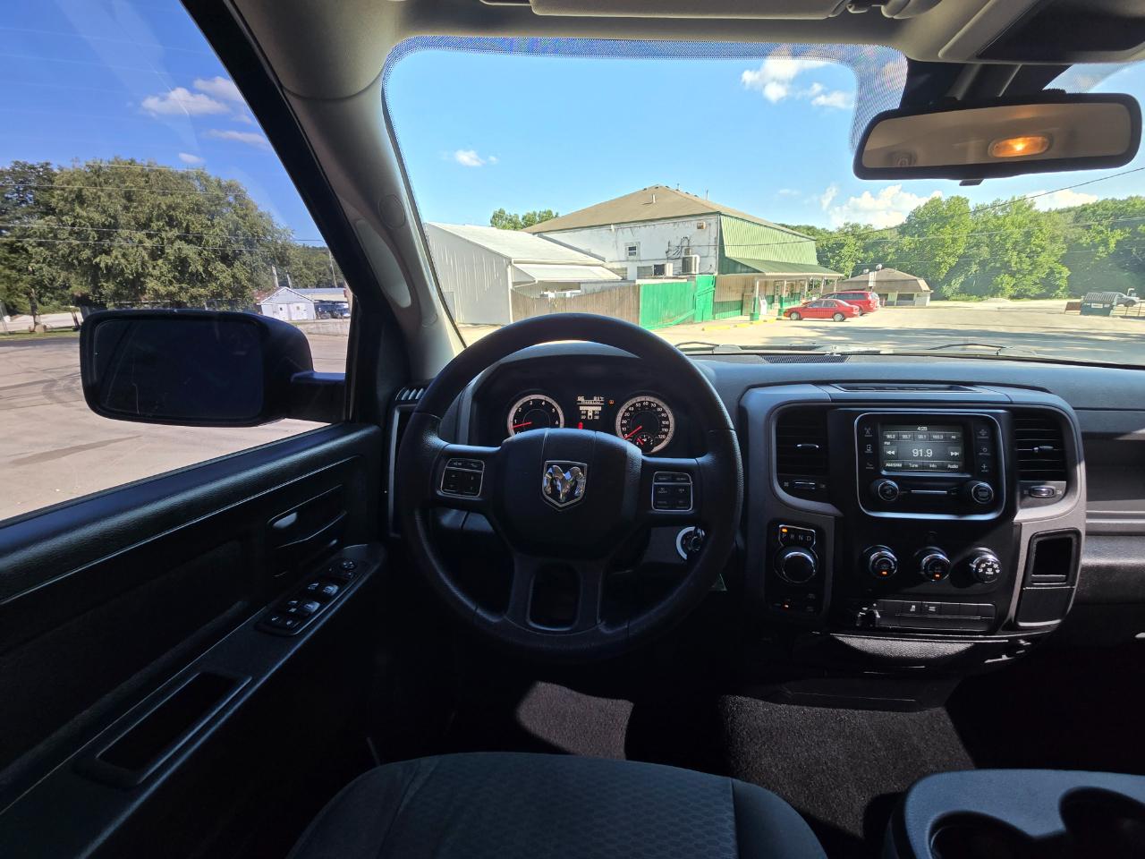 RAM 1500 Tradesman Quad Cab 4WD 2014