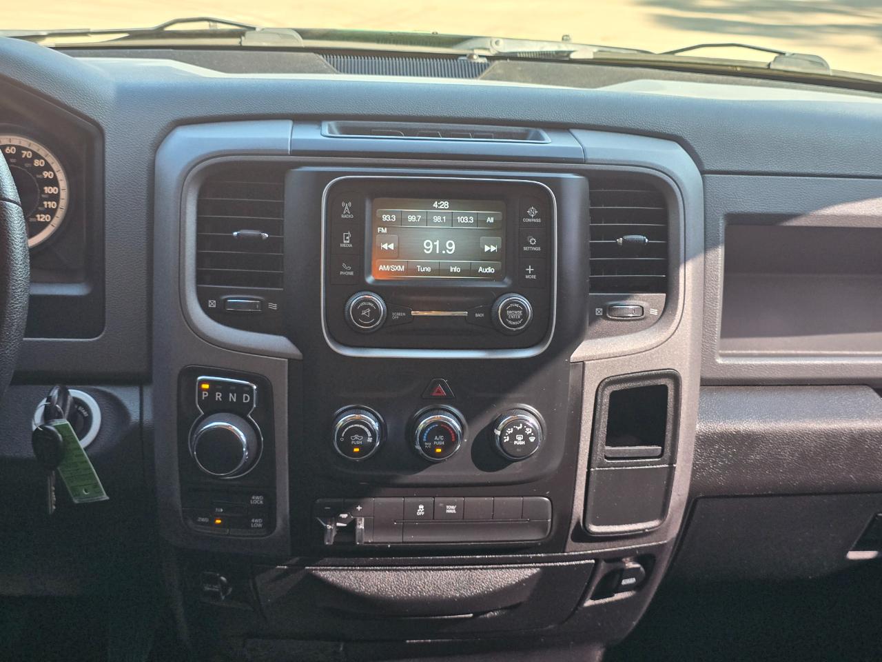 RAM 1500 Tradesman Quad Cab 4WD 2014
