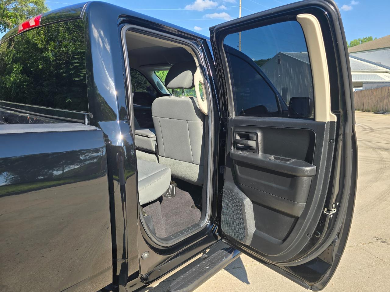 RAM 1500 Tradesman Quad Cab 4WD 2014