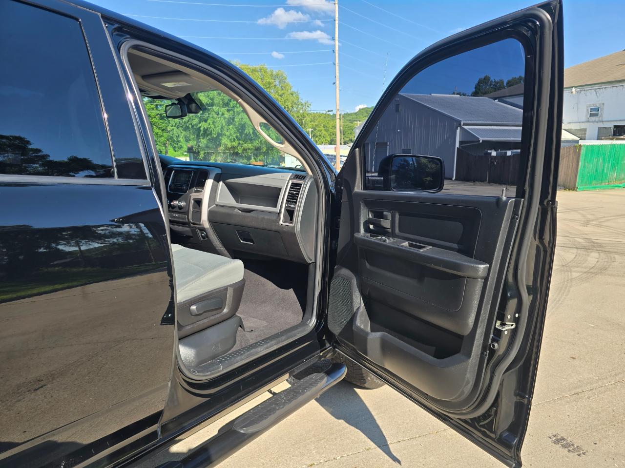 RAM 1500 Tradesman Quad Cab 4WD 2014