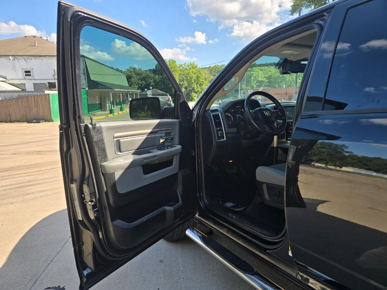 RAM 1500 Big Horn Crew Cab 4WD 2018