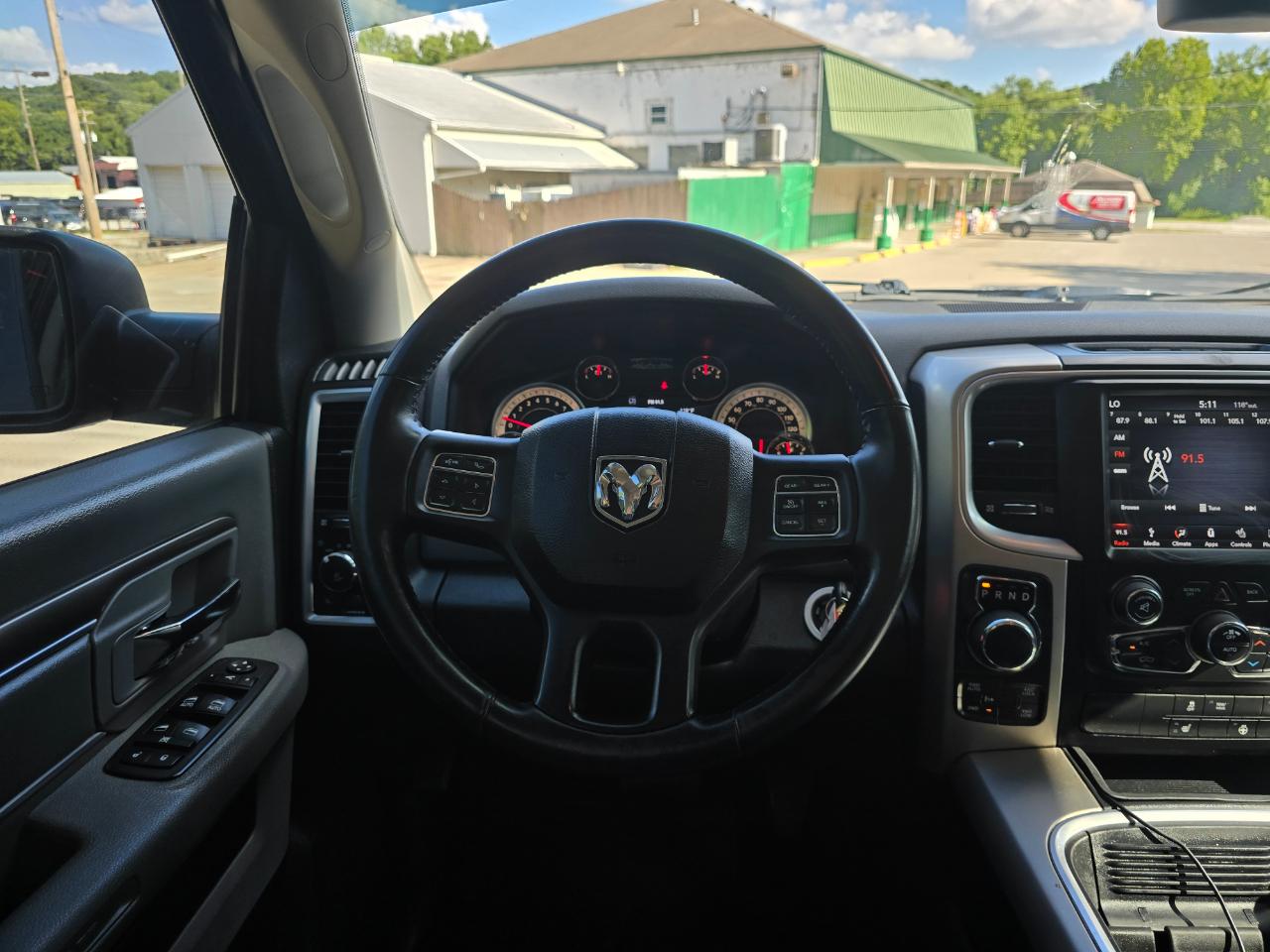 RAM 1500 Big Horn Crew Cab 4WD 2018