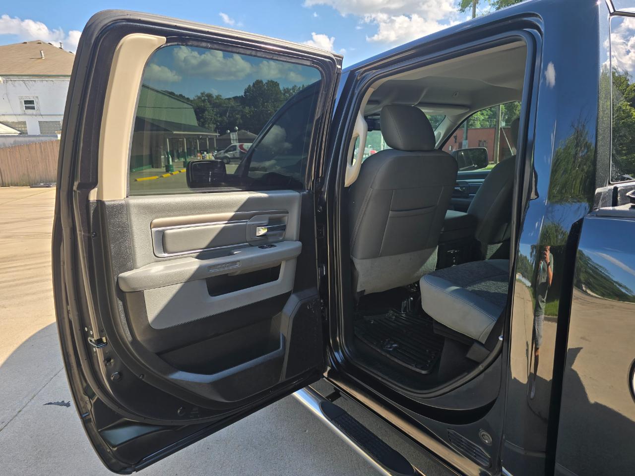 RAM 1500 Big Horn Crew Cab 4WD 2018