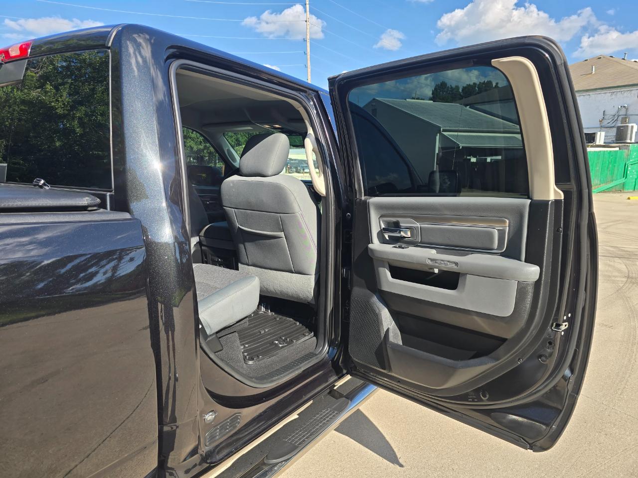 RAM 1500 Big Horn Crew Cab 4WD 2018