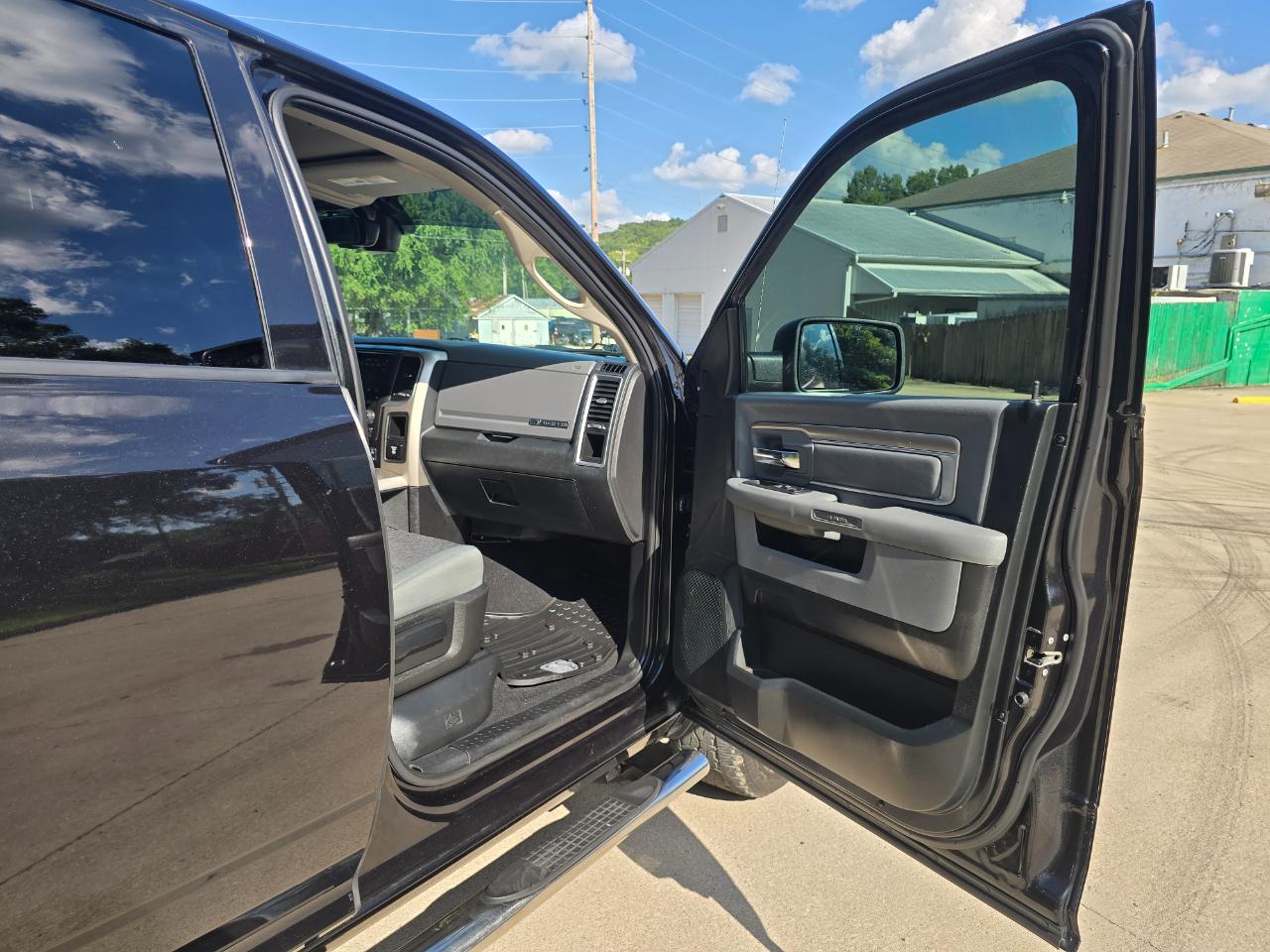 RAM 1500 Big Horn Crew Cab 4WD 2018