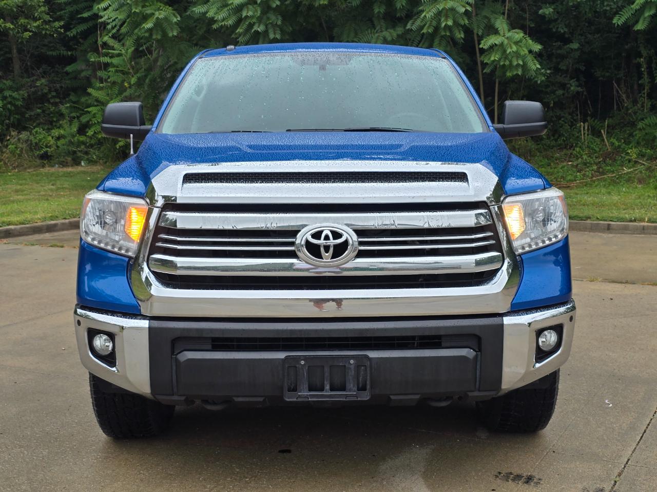 Toyota Tundra SR5 5.7L V8 FFV CrewMax 4WD 2017