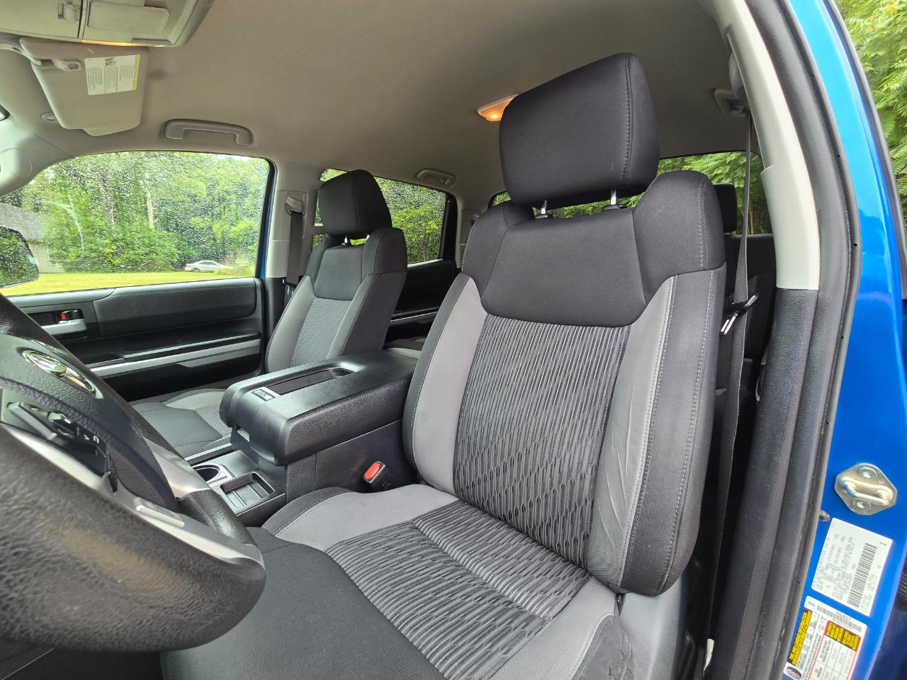 Toyota Tundra SR5 5.7L V8 FFV CrewMax 4WD 2017