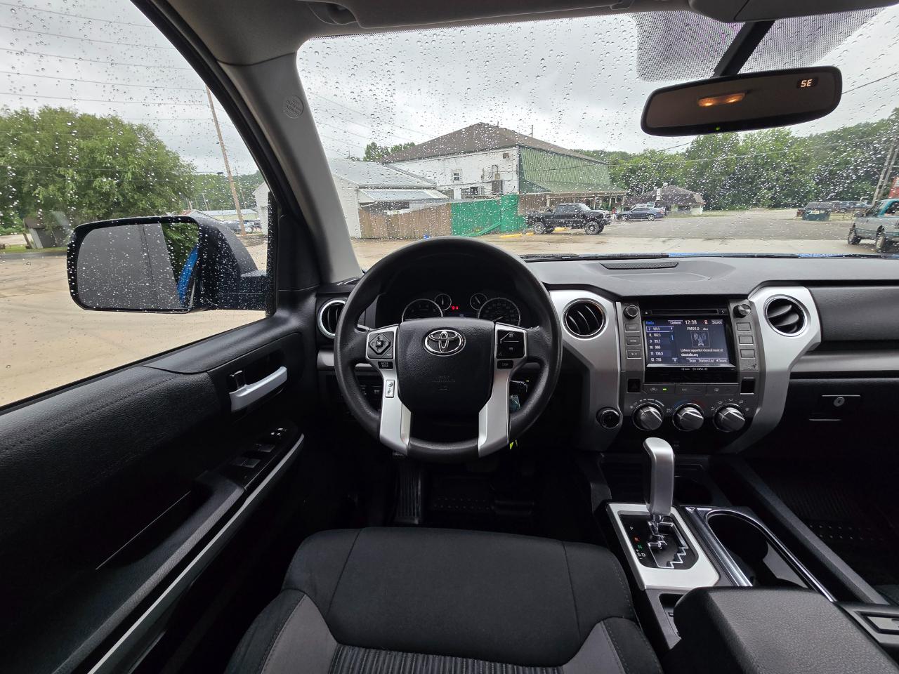 Toyota Tundra SR5 5.7L V8 FFV CrewMax 4WD 2017
