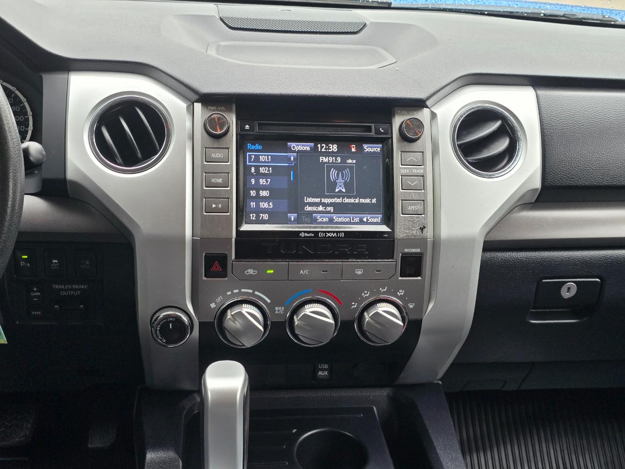 Toyota Tundra SR5 5.7L V8 FFV CrewMax 4WD 2017