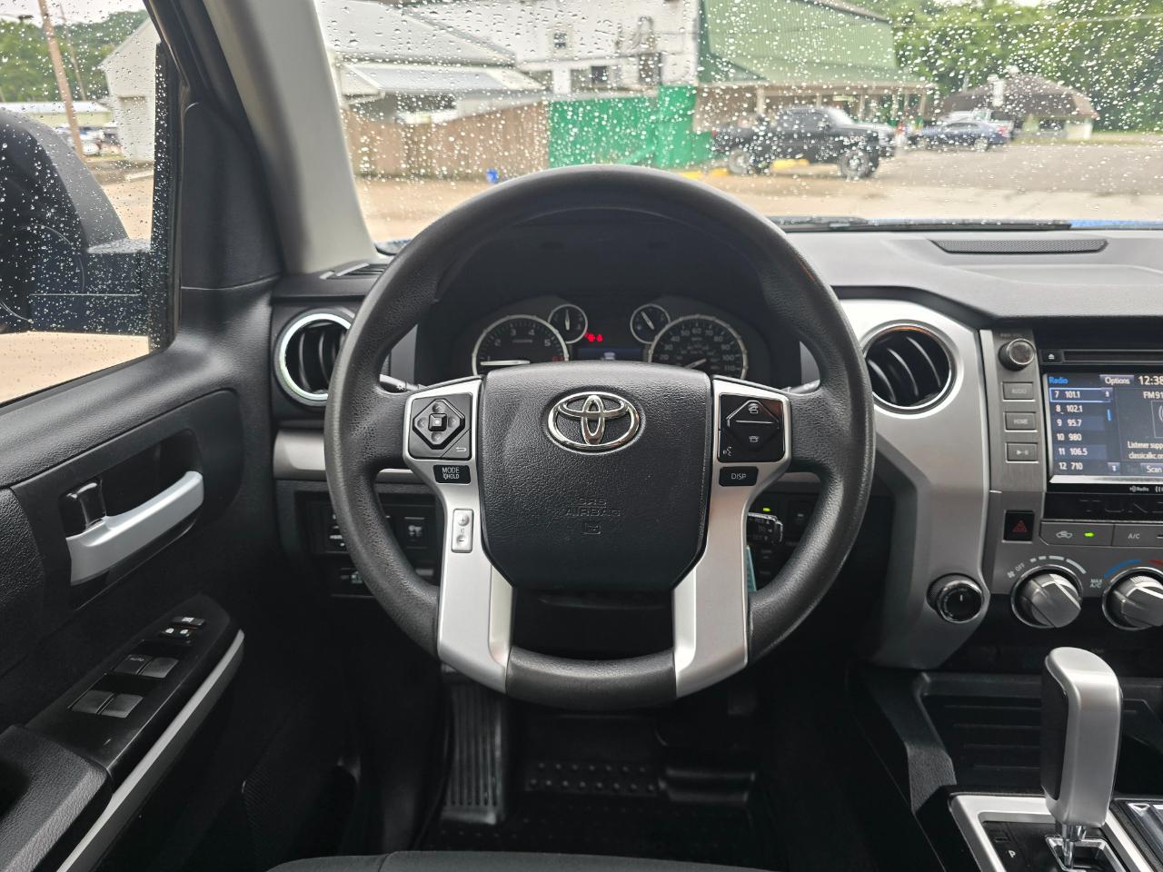 Toyota Tundra SR5 5.7L V8 FFV CrewMax 4WD 2017