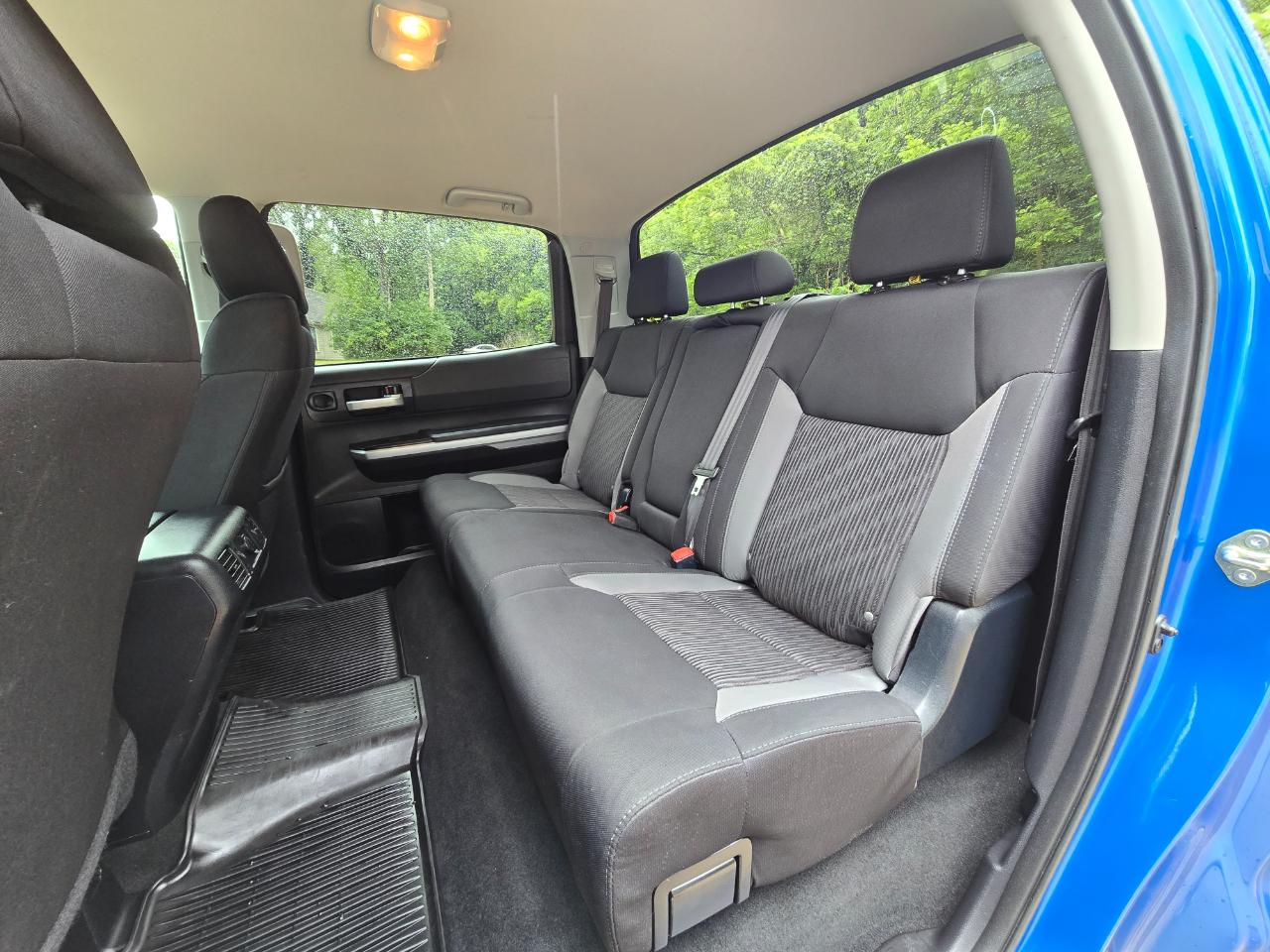 Toyota Tundra SR5 5.7L V8 FFV CrewMax 4WD 2017