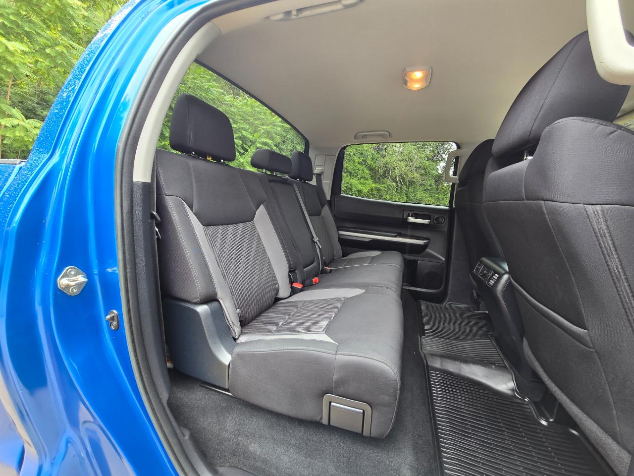 Toyota Tundra SR5 5.7L V8 FFV CrewMax 4WD 2017