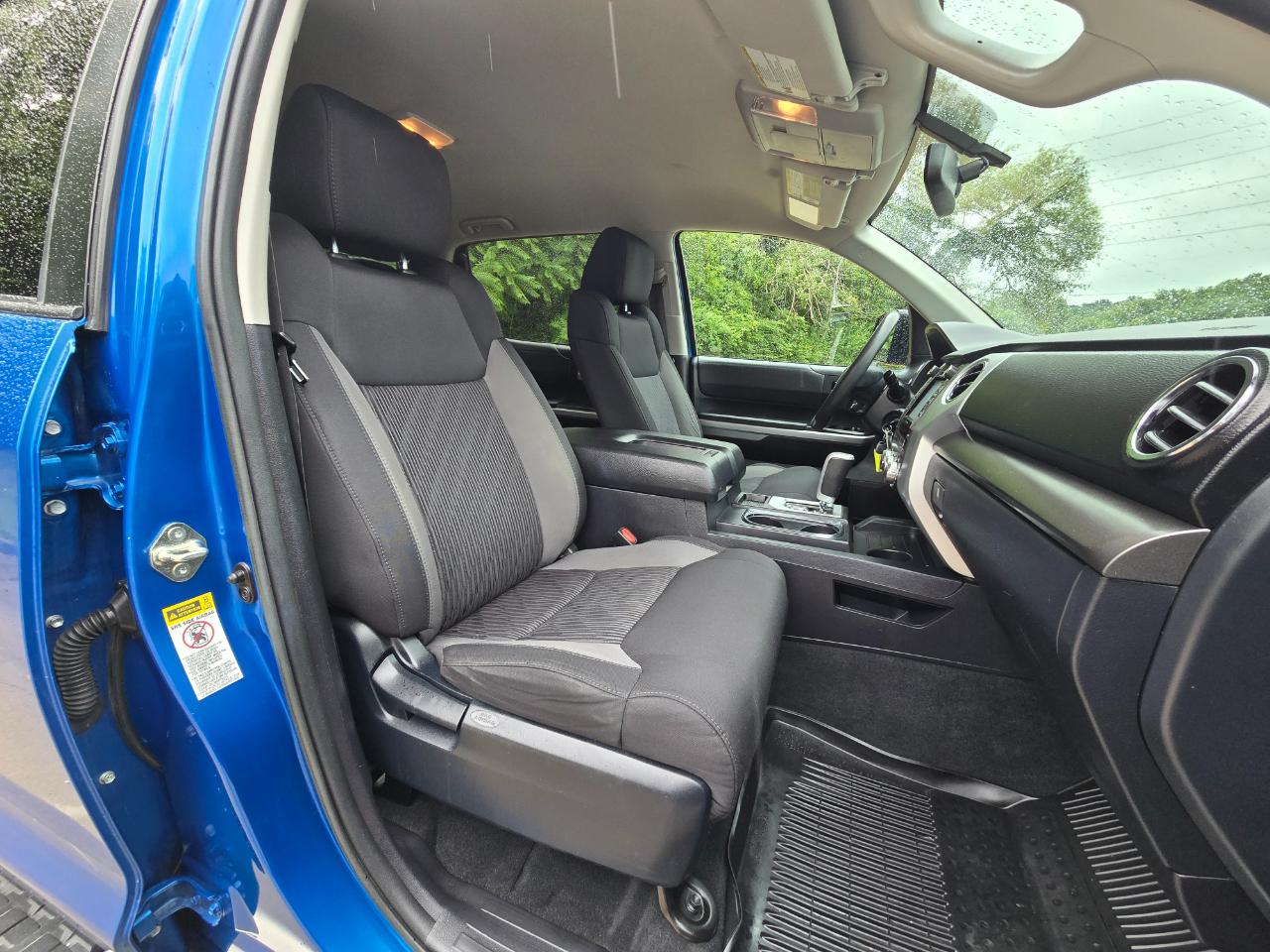 Toyota Tundra SR5 5.7L V8 FFV CrewMax 4WD 2017