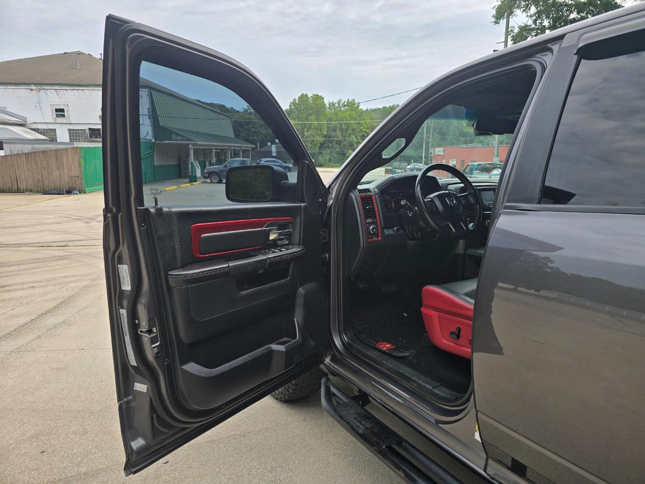 RAM 1500 Rebel Crew Cab SWB 4WD 2016