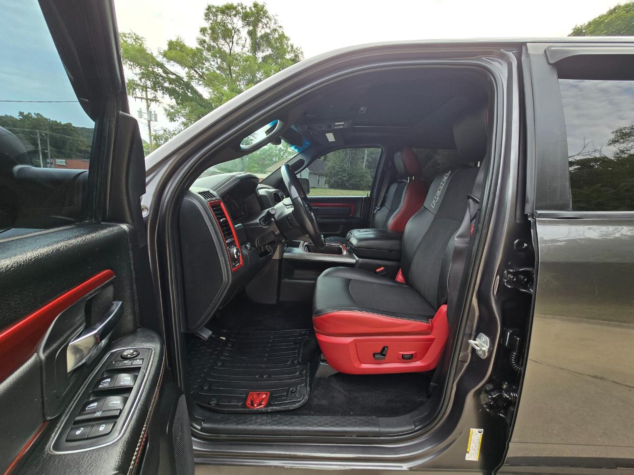 RAM 1500 Rebel Crew Cab SWB 4WD 2016