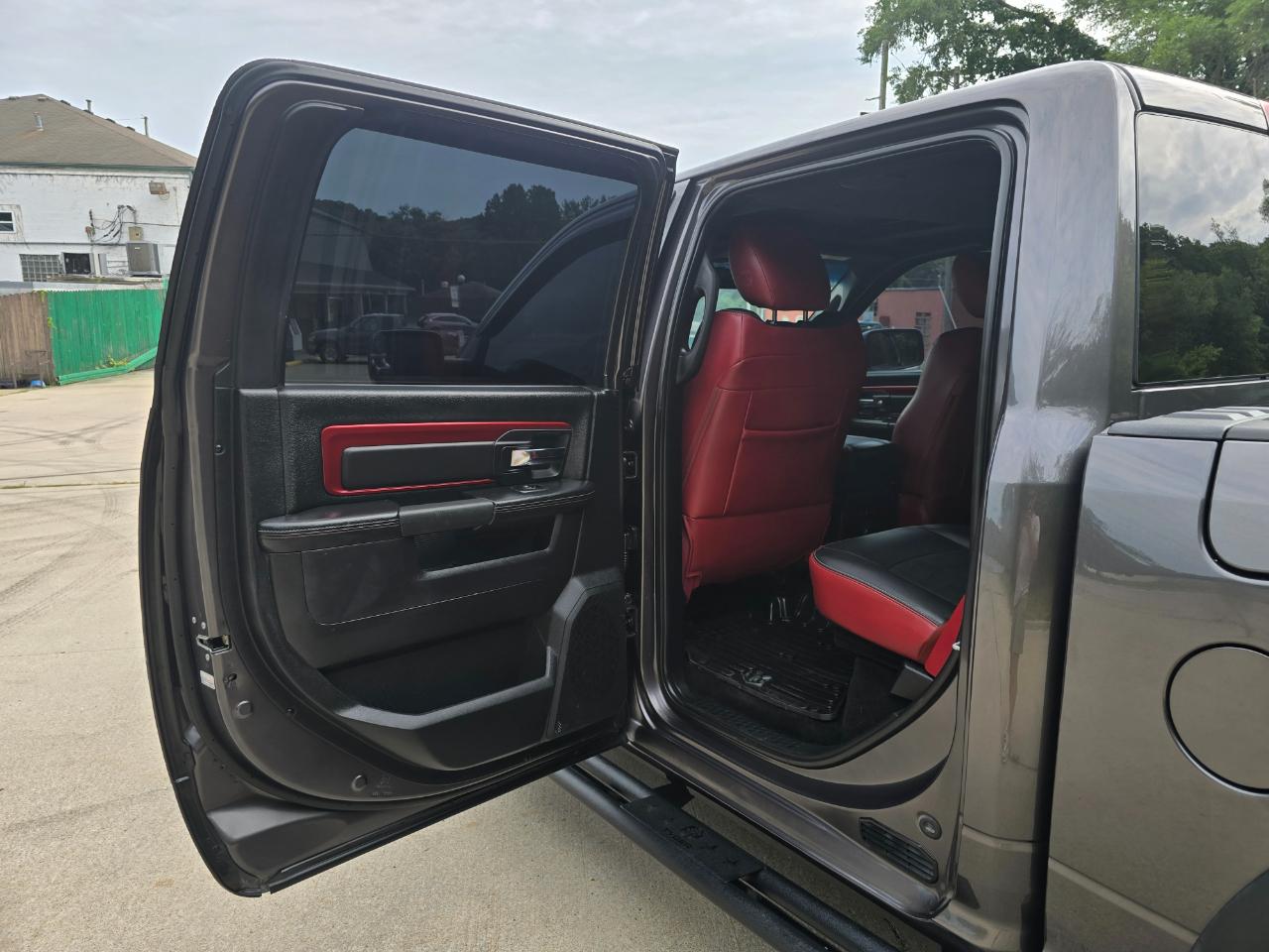 RAM 1500 Rebel Crew Cab SWB 4WD 2016