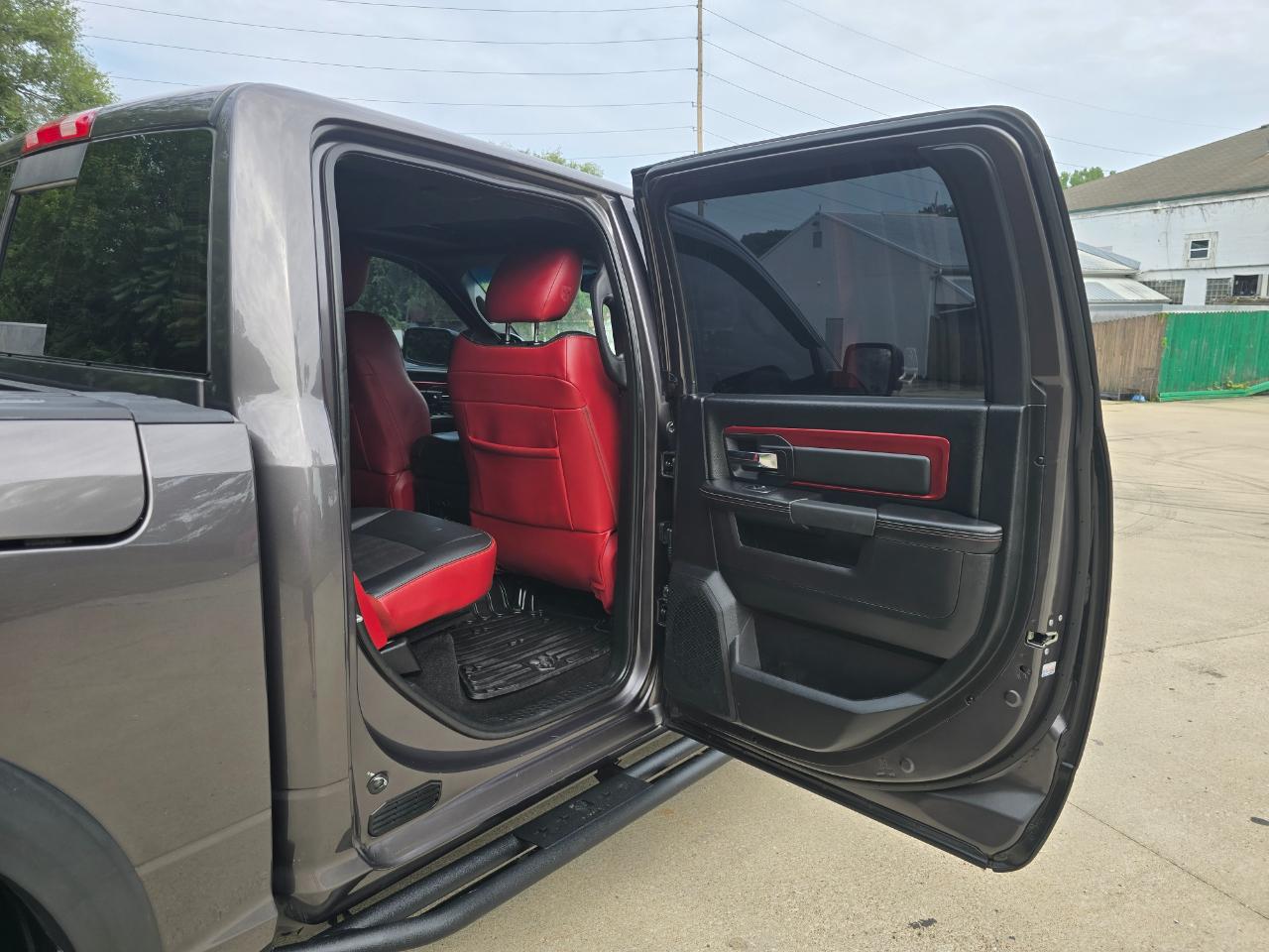 RAM 1500 Rebel Crew Cab SWB 4WD 2016