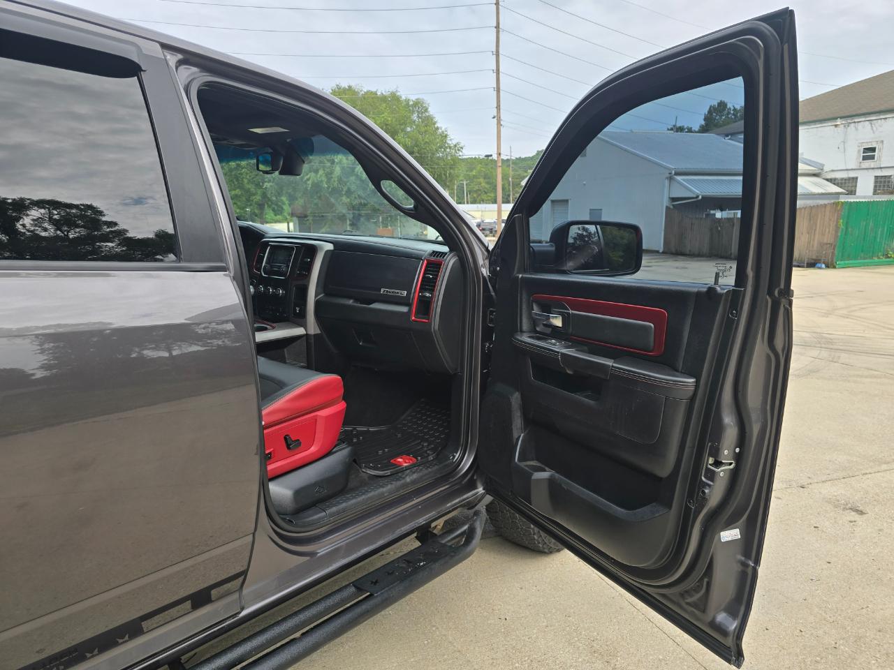 RAM 1500 Rebel Crew Cab SWB 4WD 2016