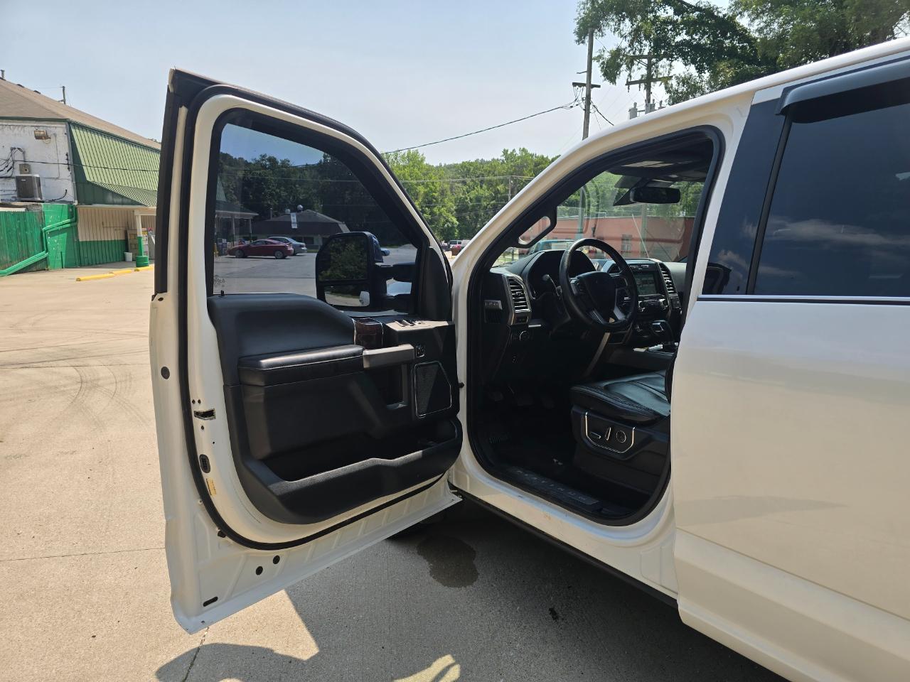 Ford F-150 Platinum SuperCrew 5.5-ft. Bed 4WD 2016