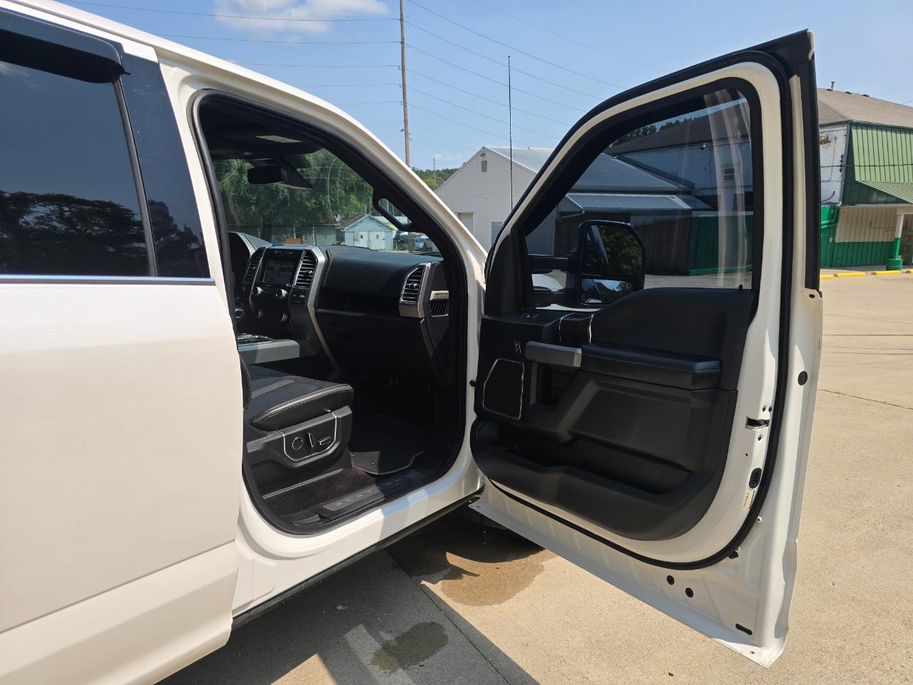 Ford F-150 Platinum SuperCrew 5.5-ft. Bed 4WD 2016