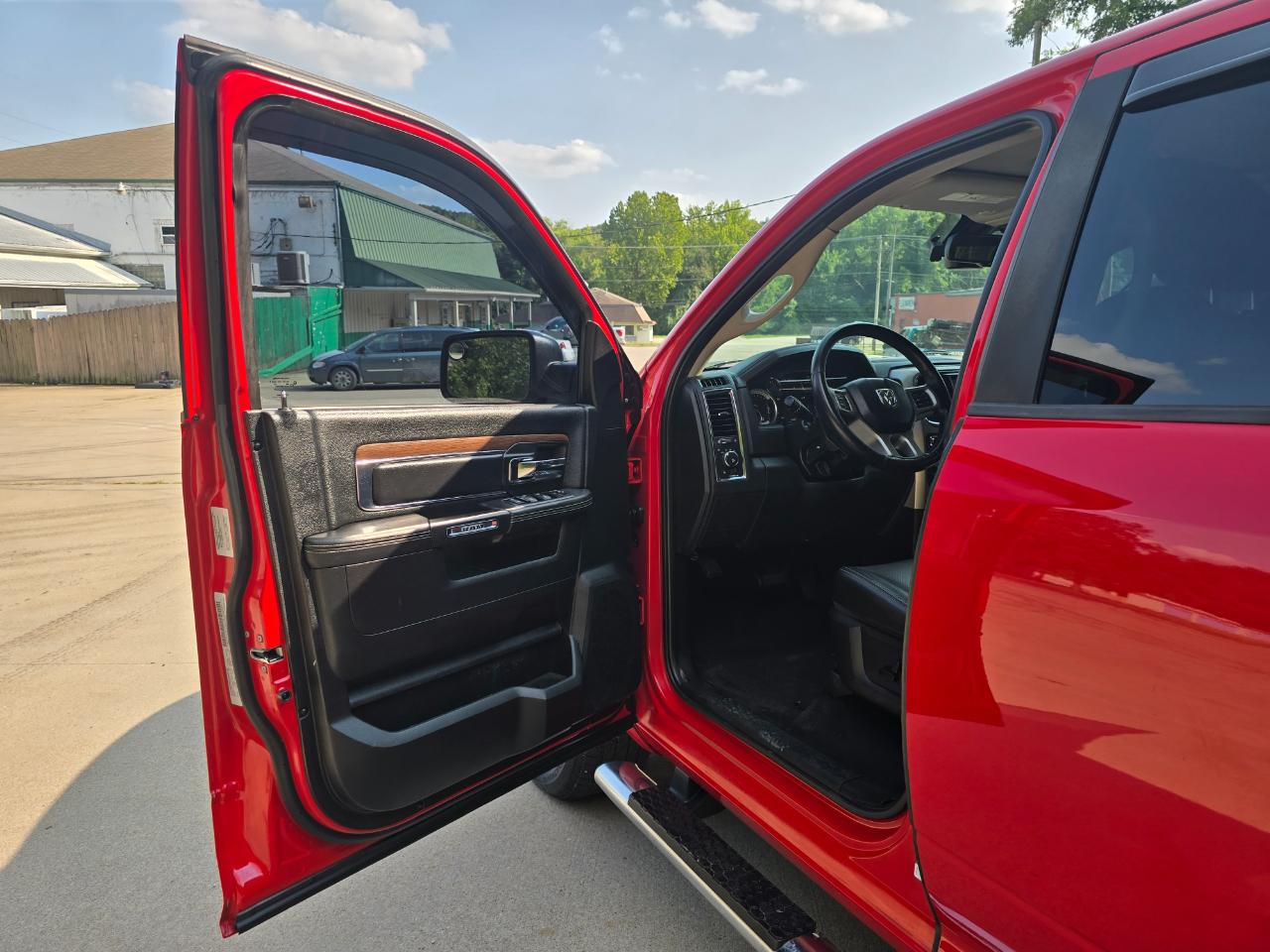 RAM 1500 Laramie Quad Cab 4WD 2014