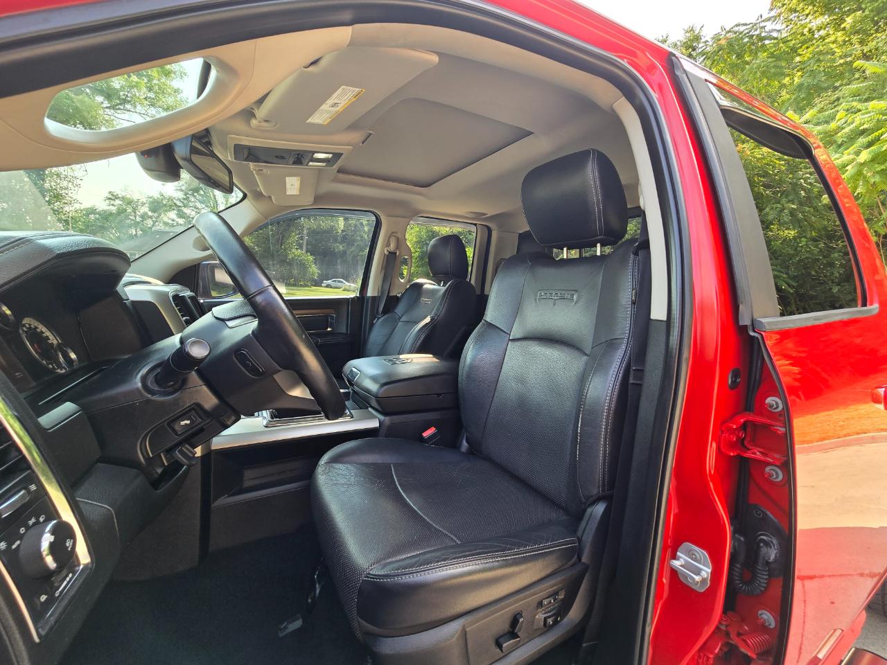 RAM 1500 Laramie Quad Cab 4WD 2014