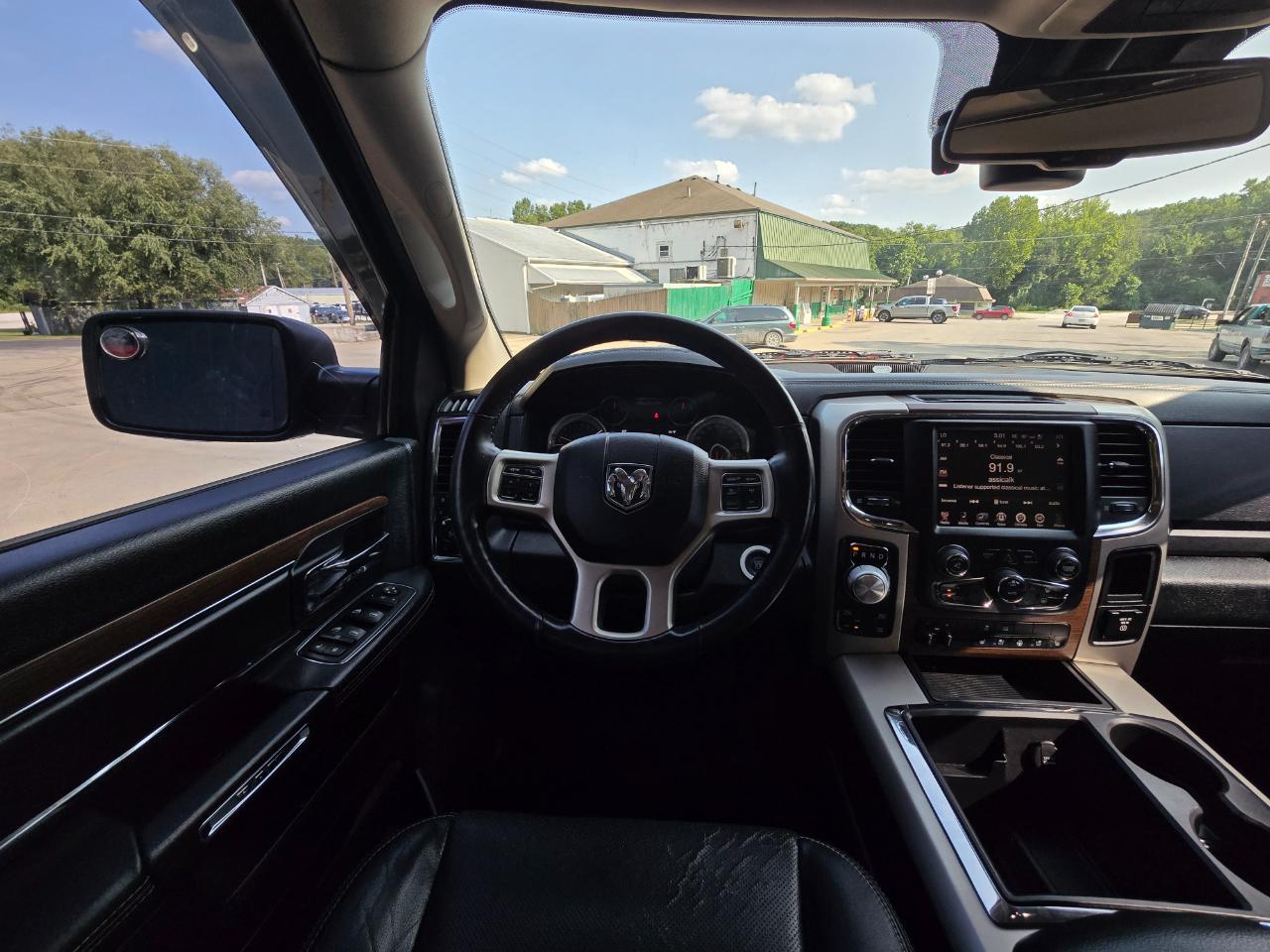 RAM 1500 Laramie Quad Cab 4WD 2014