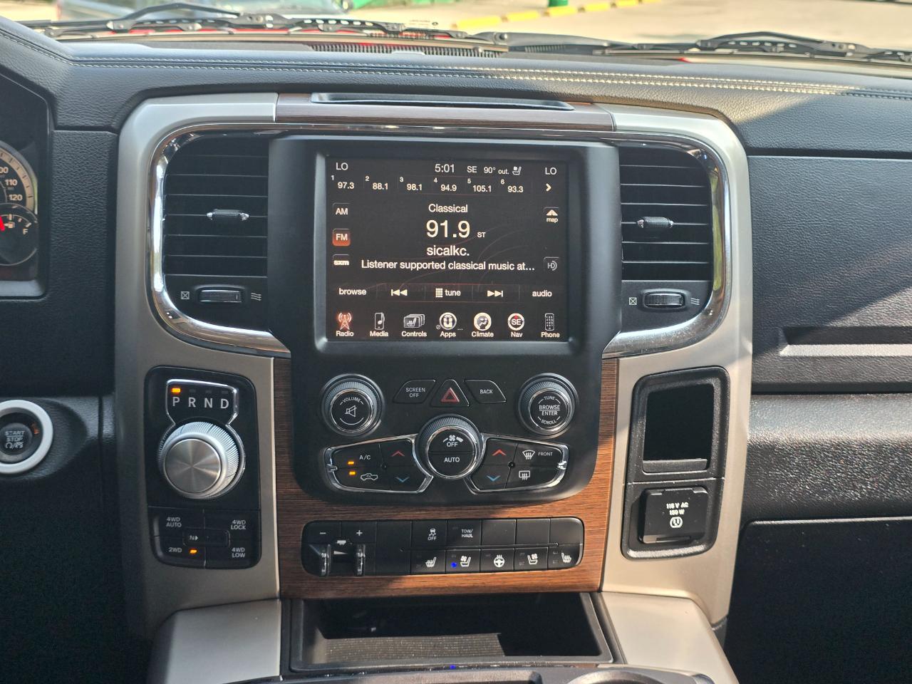 RAM 1500 Laramie Quad Cab 4WD 2014