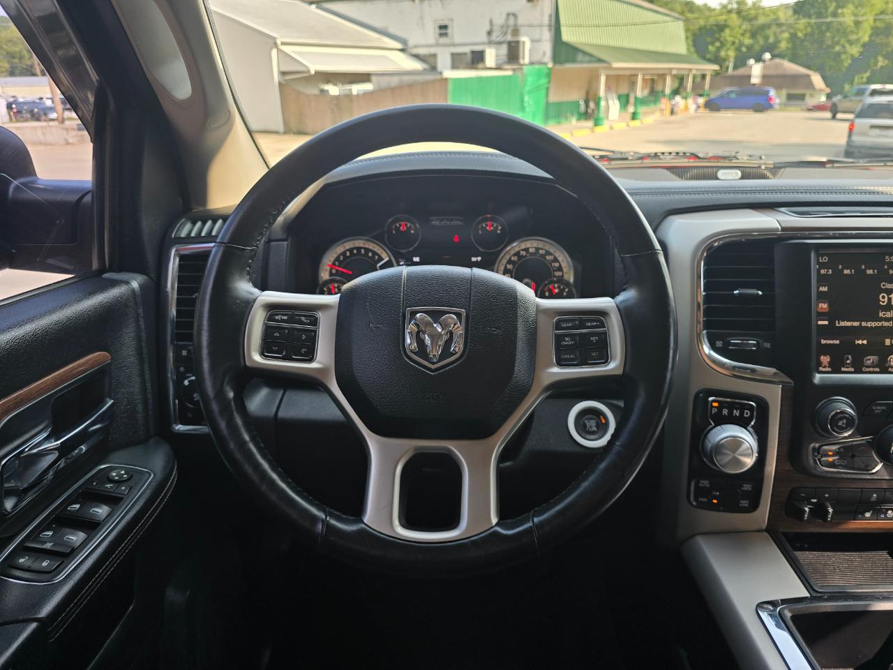 RAM 1500 Laramie Quad Cab 4WD 2014