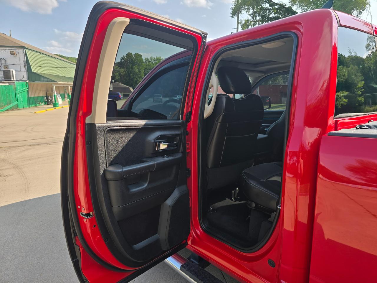 RAM 1500 Laramie Quad Cab 4WD 2014