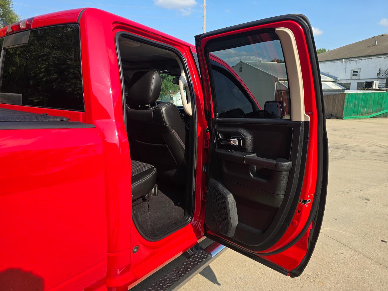 RAM 1500 Laramie Quad Cab 4WD 2014