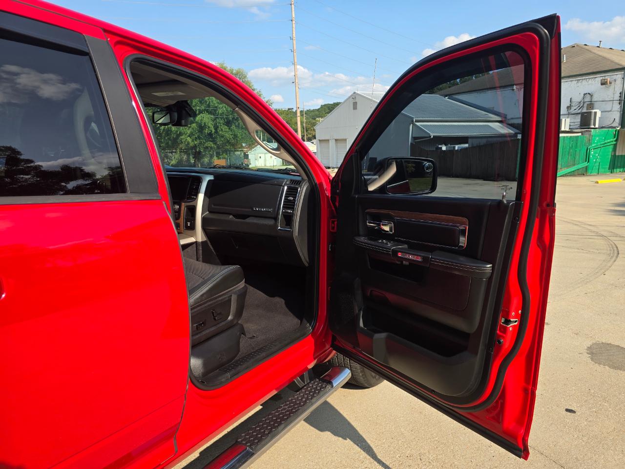 RAM 1500 Laramie Quad Cab 4WD 2014