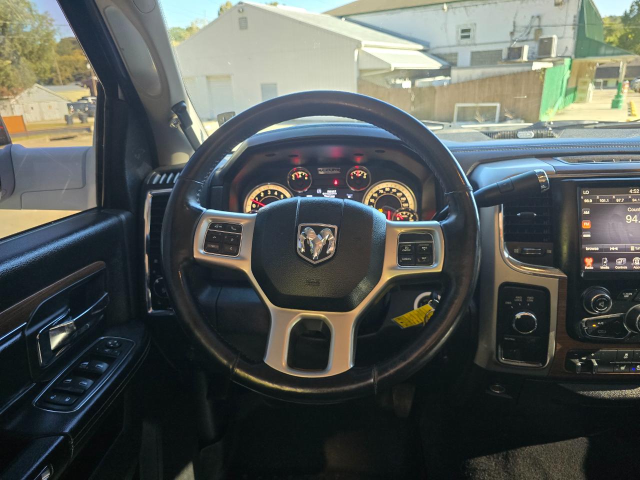 RAM 2500 Laramie Crew Cab SWB 4WD 2016