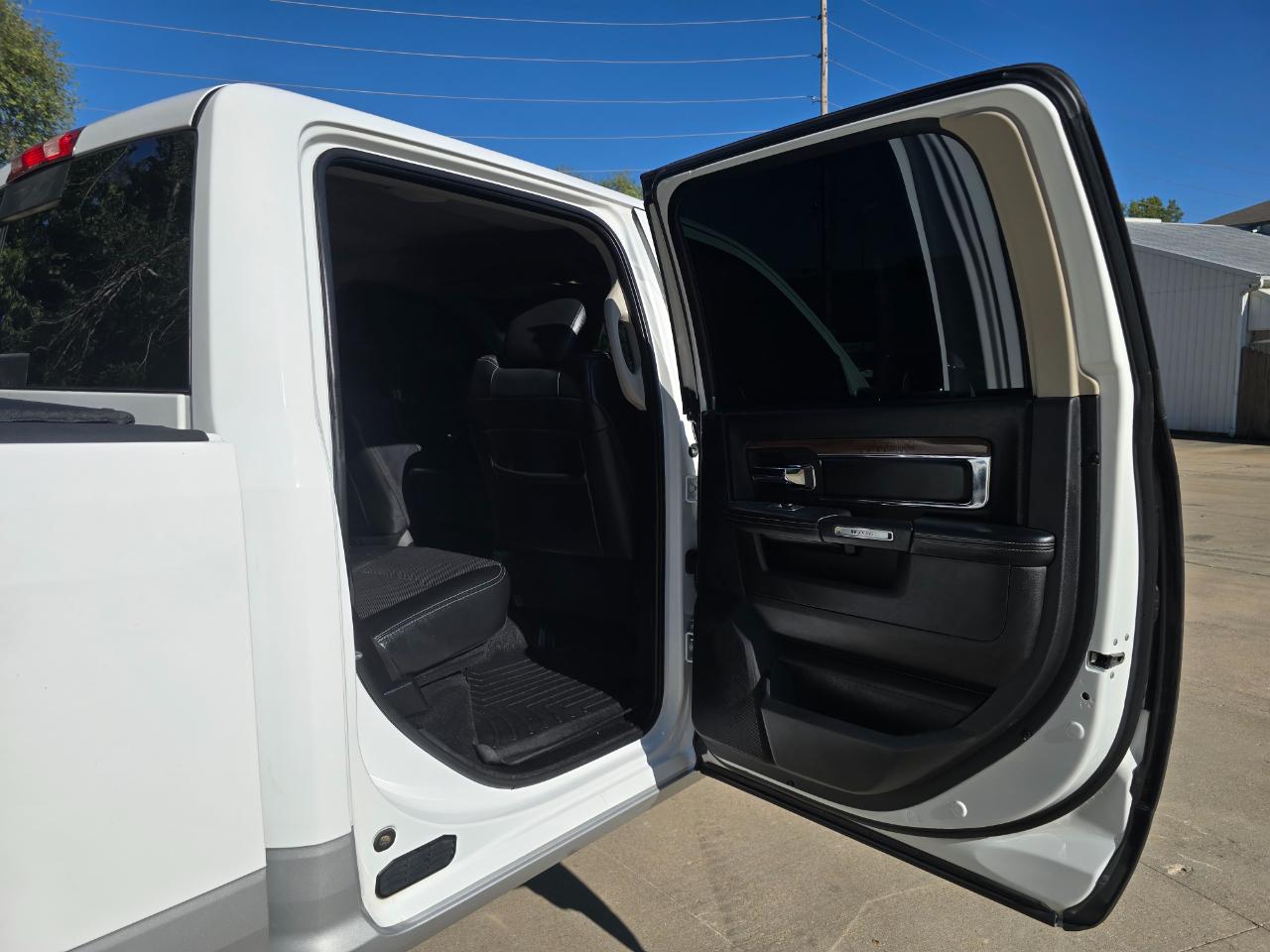 RAM 2500 Laramie Crew Cab SWB 4WD 2016