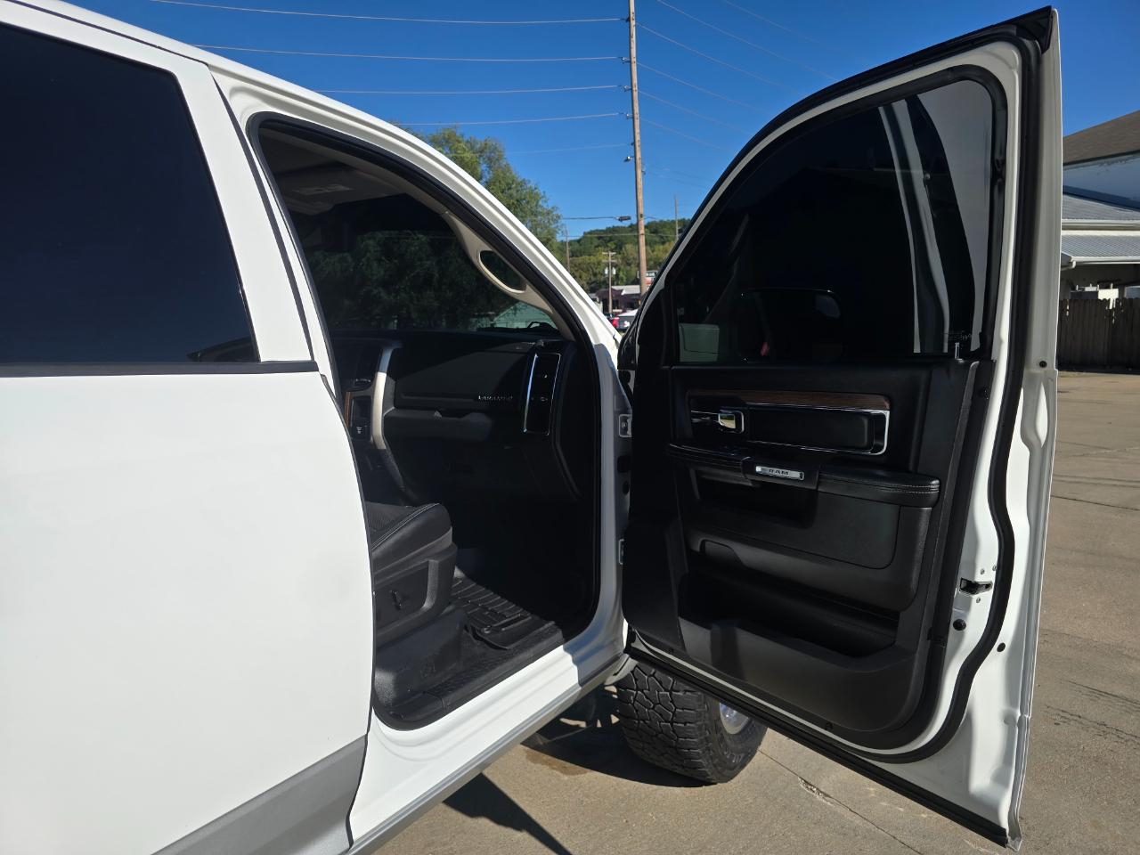 RAM 2500 Laramie Crew Cab SWB 4WD 2016
