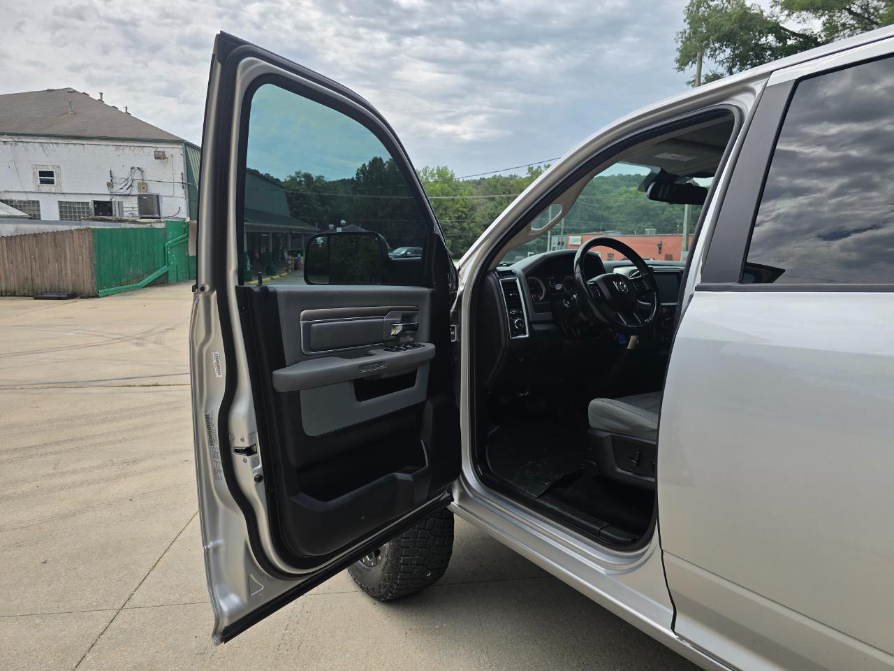 RAM 2500 SLT Crew Cab SWB 4WD 2016