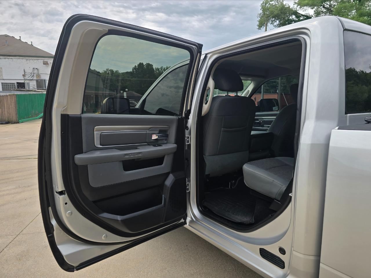 RAM 2500 SLT Crew Cab SWB 4WD 2016