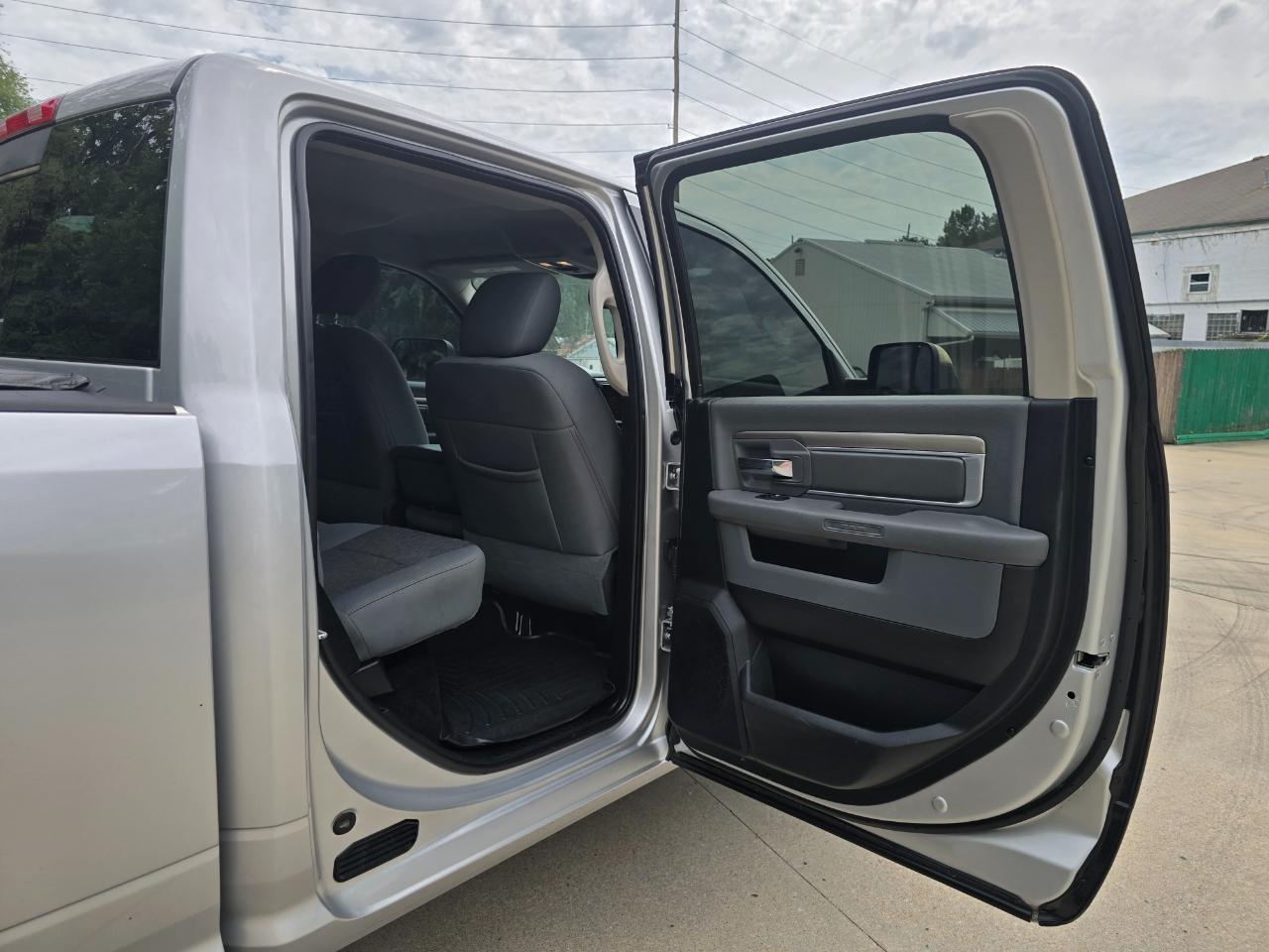 RAM 2500 SLT Crew Cab SWB 4WD 2016