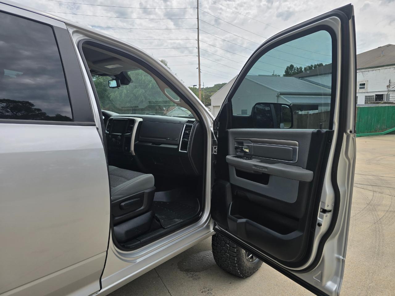 RAM 2500 SLT Crew Cab SWB 4WD 2016